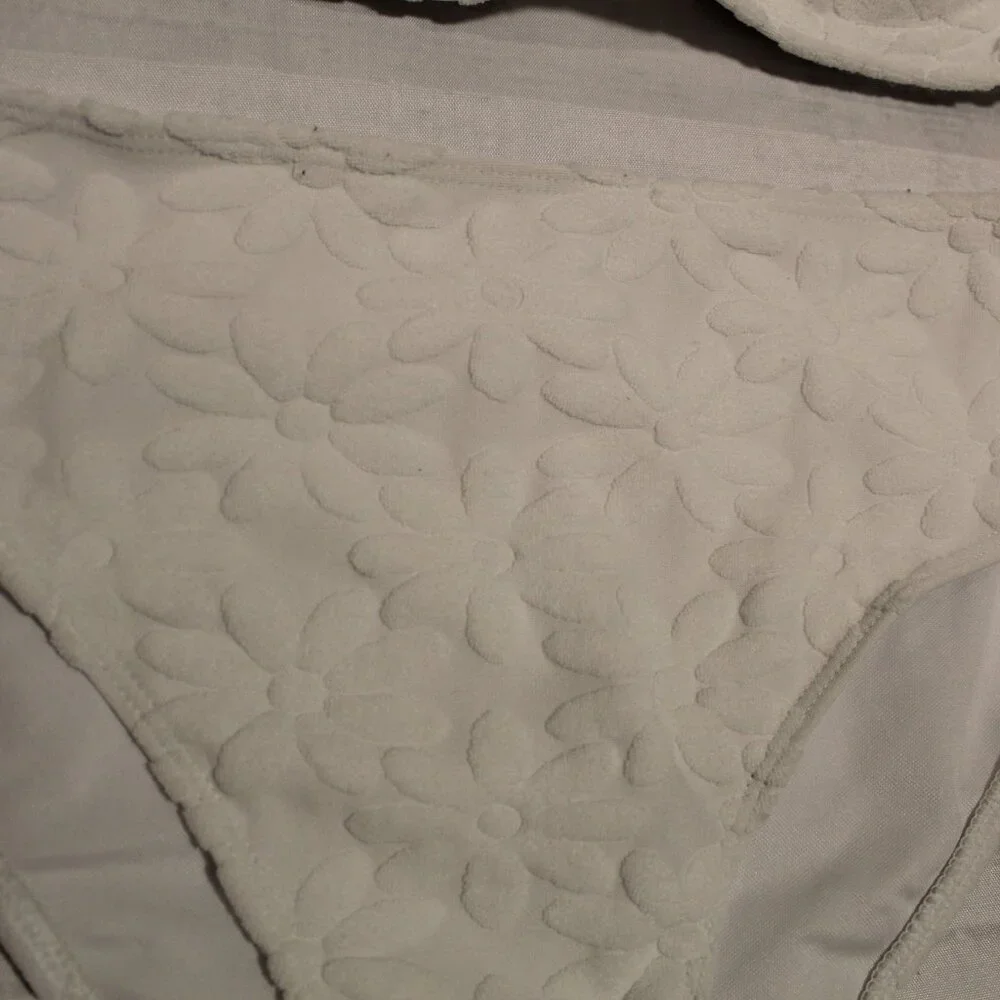 White floral textured bikini with high waist bottom bandeau style w straps top M